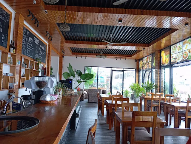 MOMO Coffee & Restaurant