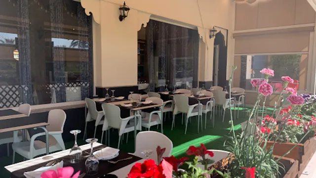 Curry Hut - Authentic Indian Restaurant & Takeaway -