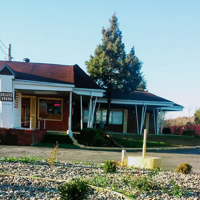 Deluxe Inn