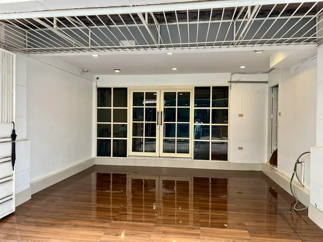 Comfy Crib Hostel (2)