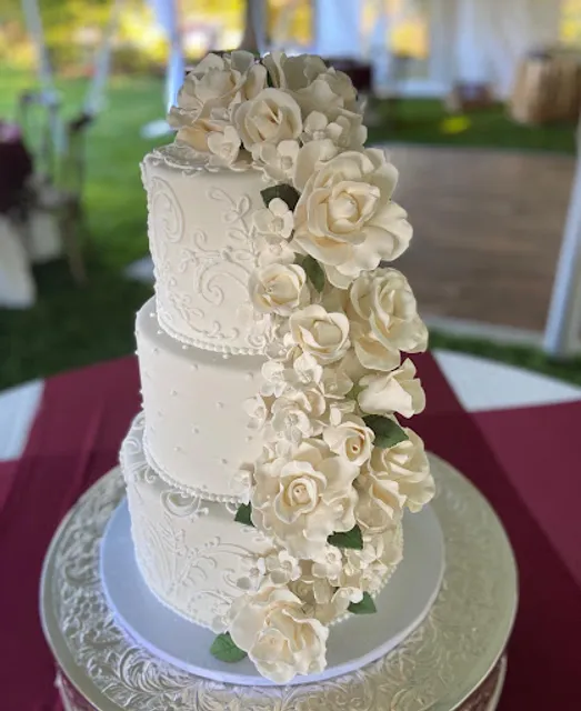 Madame Gâteaux Custom Cake