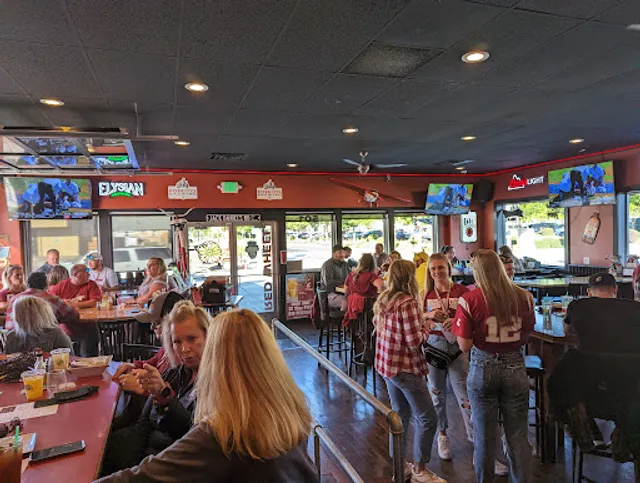 Red Wheel Bar & Grill