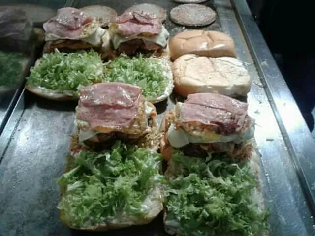 Leandro Lanches e Porções