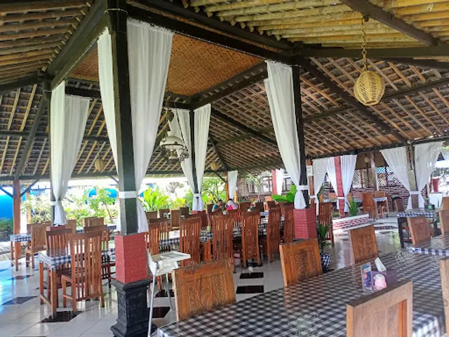 Pondok Makan "Ayam Goreng Bu Hartin"