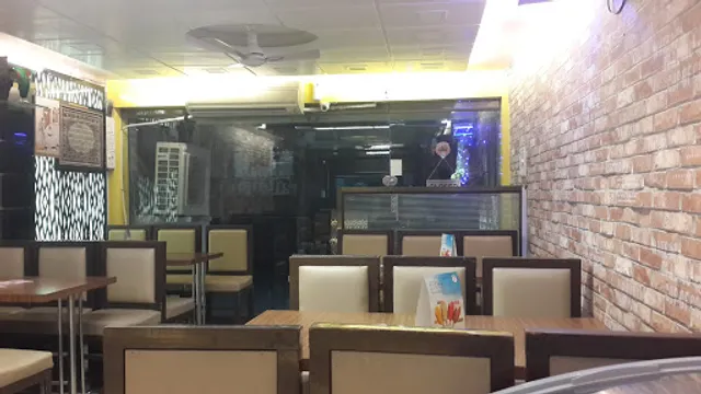 Rooster Fast Food Restaurant