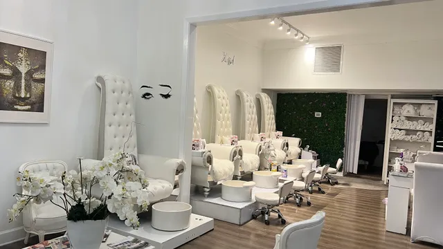 Winston’s nail and facial lounge