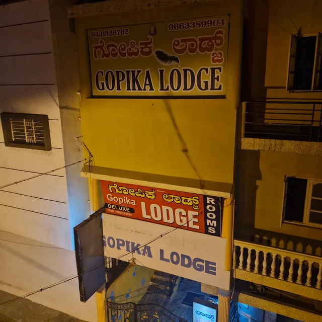 Shivapriya Deluxe Lodge