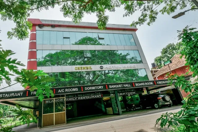 OYO Flagship Hotel Gago