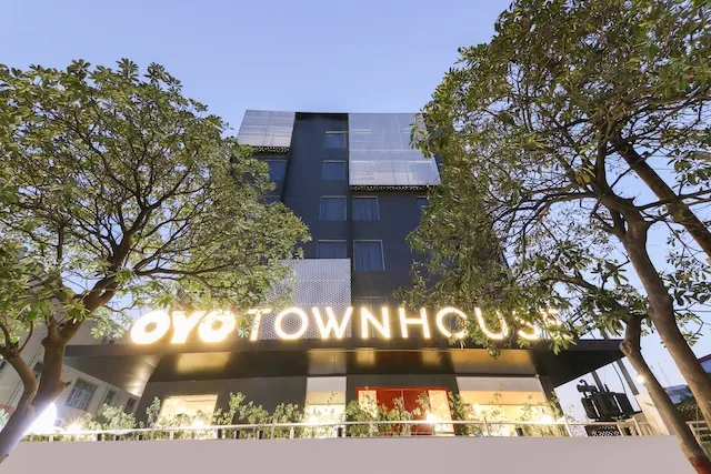OYO Townhouse 028 Corporate Suite Sector 62