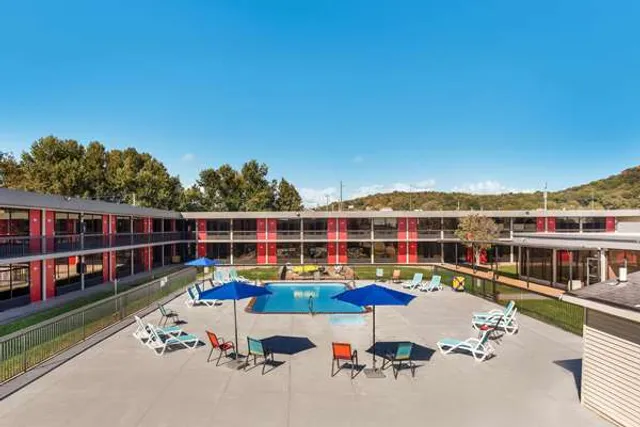 Econo Lodge Cave City