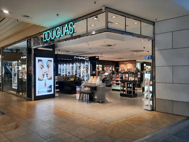 Douglas Dresden Altmarkt Galerie