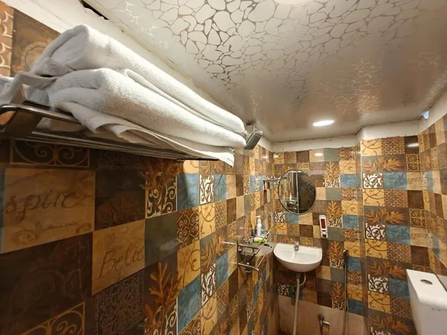 Shri Kailash Pati Guest House- Opposite Kashi Vishwanath Temple