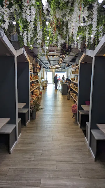 The Hut. Coffee by day Pizzeria by night