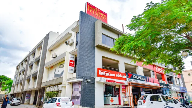 FabHotel Shree Gopal Residency - Hotel in Sola Village