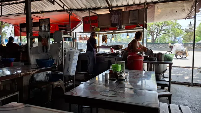 ทศ ขาหมู