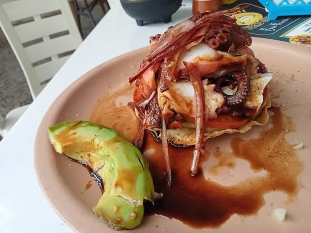 Mariscos El Burro guero