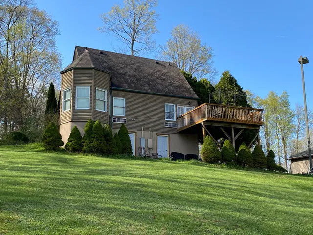 Spruce Hill Inn & Cottages