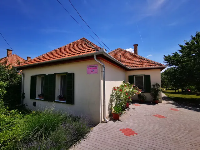 Cseresznyéskert Vendégház