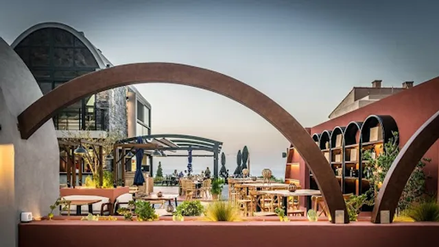 L' ARCO Food and Wine Bar