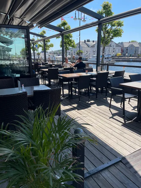 Symposium Restaurant