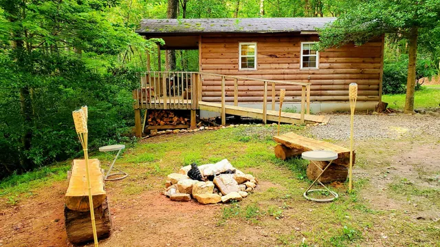 Lil' Log Cabin at Hearthstone Cabins and Camping