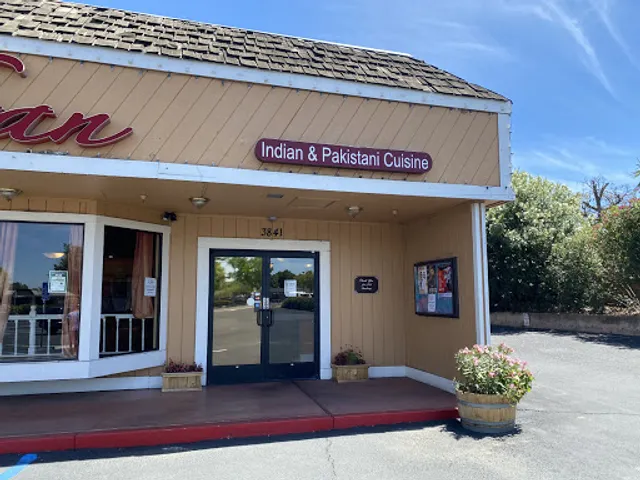 Mehran Restaurant & Banquet Hall