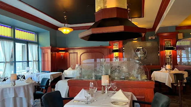 LE CONTINENTAL - Cuisine Française - Fruits de Mer / Homard / Steak - Flambé