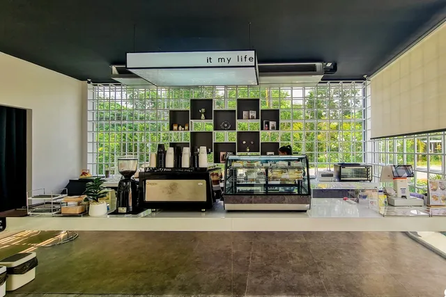 it my life cafe x camp