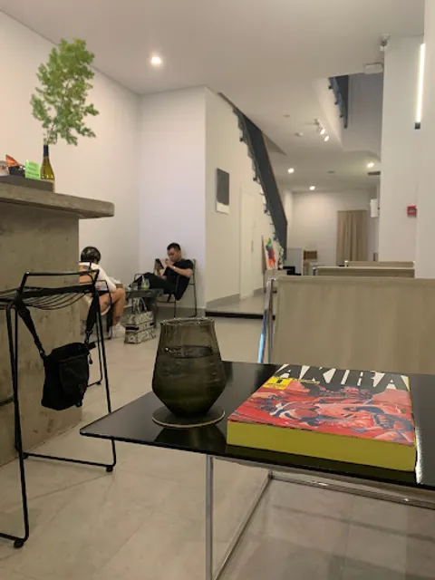 Extraordinary (cafe/wine bar)