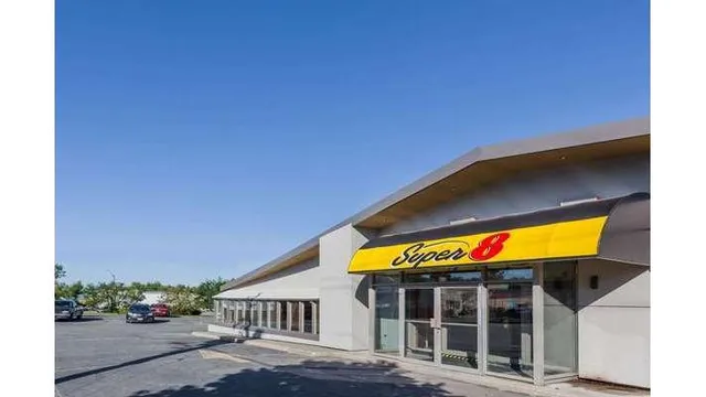 Super 8 by Wyndham Kirkland Lake