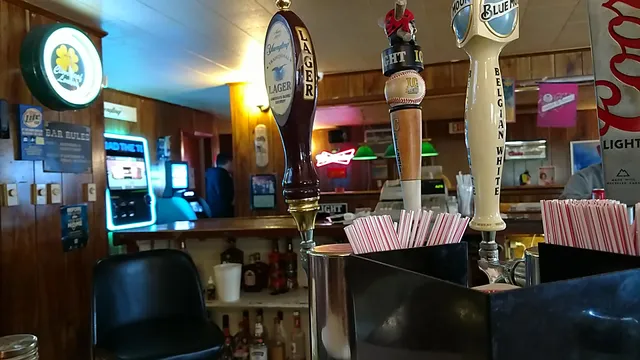 Cloverleaf Bar & Lounge