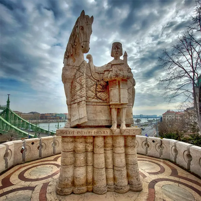 Szent István Király szobra