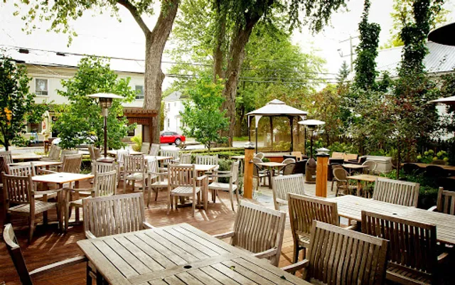 Auberge Ayer's Cliff