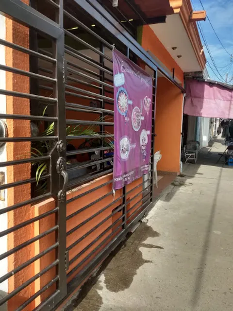 Cenaduria La Familia