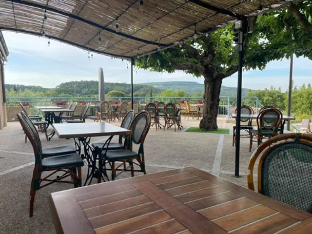 La Table de Roussas / Le chaudron