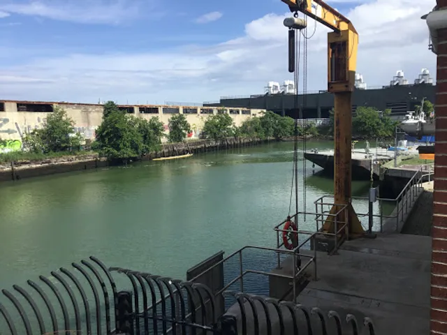 Metropolitan Avenue Bridge