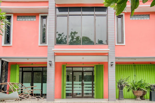 RedDoorz near Taman Mini Jakarta