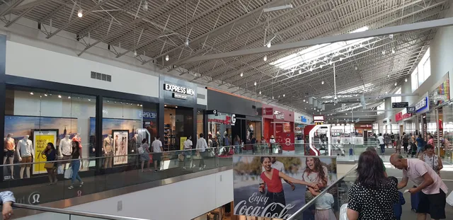 The Mills at Jersey Gardens Parking lot