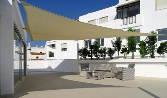 Bowen - Luxury Suites