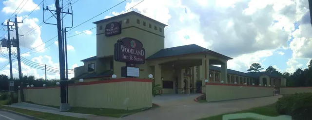 WoodLand Inn & Suites