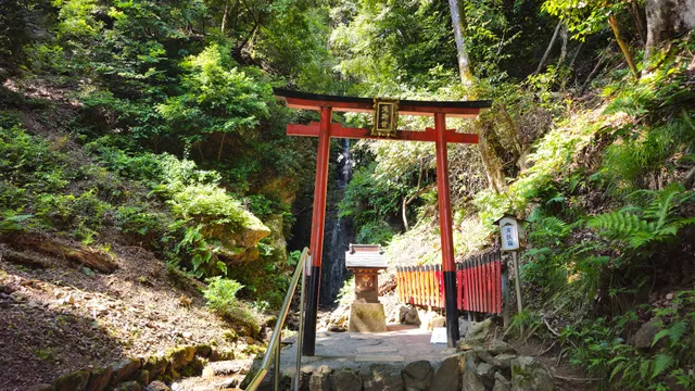 Reiki Falls / Takigozen-sha Shrine