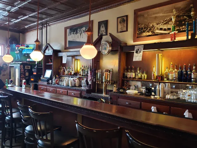 Royal Oaks Bar & Grill