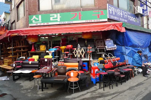 Hwanghak-dong Flea Market