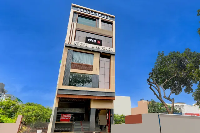 OYO Hotel Raas Plaza