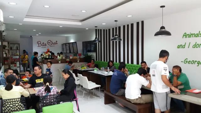 Bite n Chat Cafe