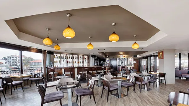 Tramonto Cafe Lounge Bar