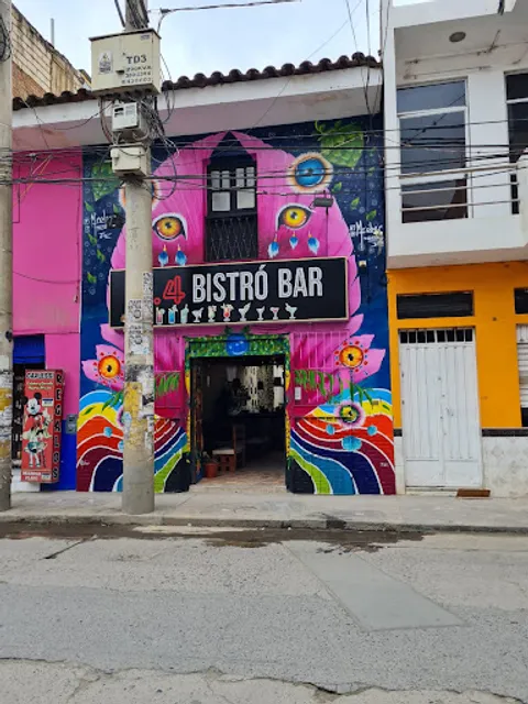 8.4 BISTRÓ BAR