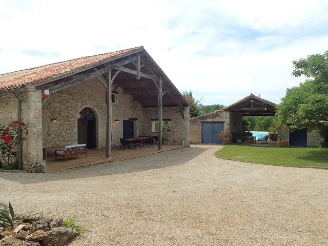 Gîte du Roc du Lapin: Gîte haut de gamme avec piscine en campagne, grande capacité, proche Pujols, Lot-et-Garonne