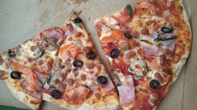 8 Degrees cafe & Pizzeria