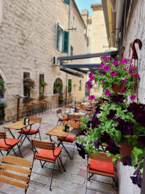 La Catedral Pasta Bar